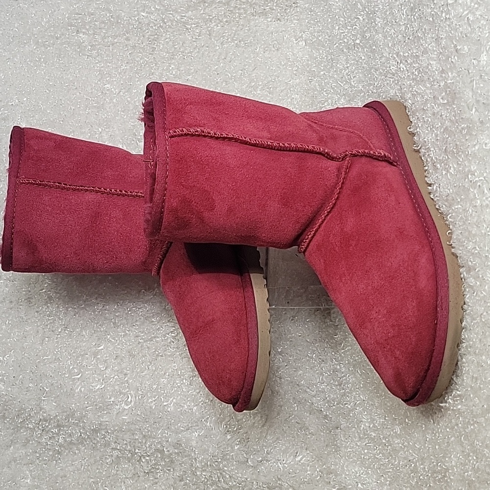 EUC Women's Classic Short Boot, Redwood, size 5
